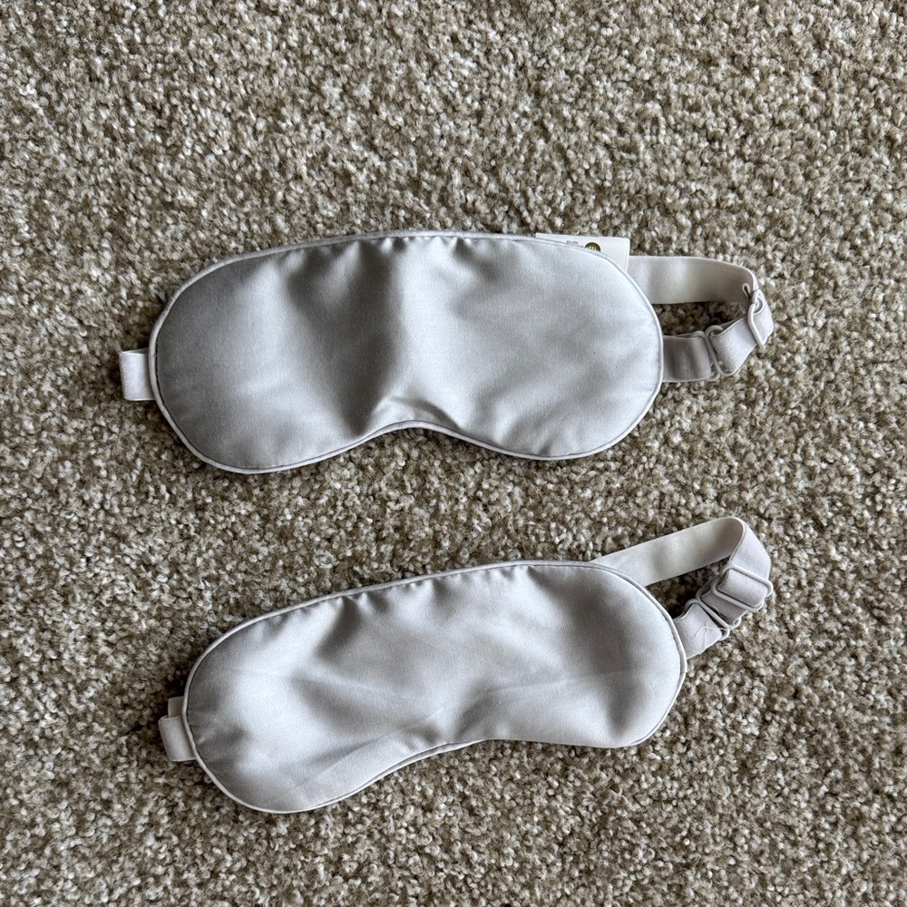 Silk Sleep Masks in Light Gray